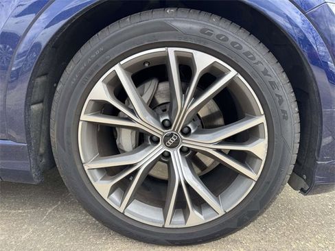 Used 2021 Audi Q8 Prestige w/ Prestige Package image 7