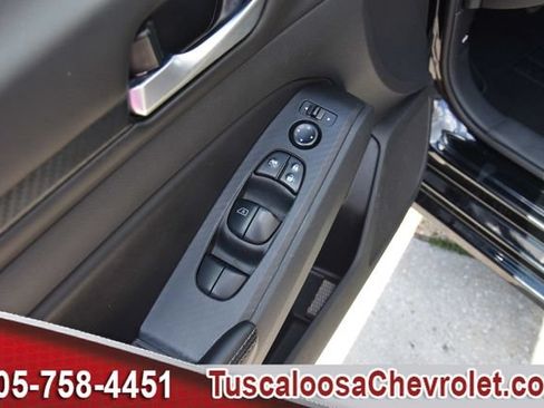 Used 2025 Nissan Altima 2.5 SV FWD image 19