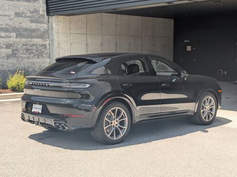 Used 2025 Porsche Cayenne Coupe image 9