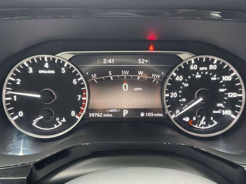 Used 2022 Nissan Pathfinder SL AWD/4WD image 22