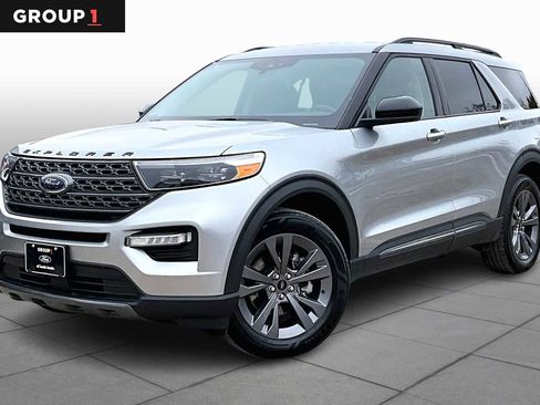 Certified 2022 Ford Explorer XLT w/ Equipment Group 202A image 1