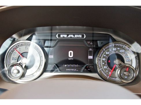 Used 2019 RAM 1500 Limited RWD image 17