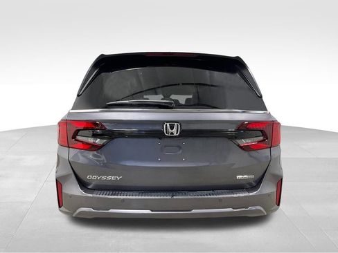 New 2026 Honda Odyssey Touring image 4