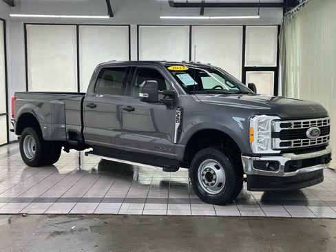 Used 2023 Ford F350 XLT image 1