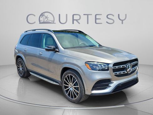 Used 2023 Mercedes-Benz GLS 450 4MATIC image 4