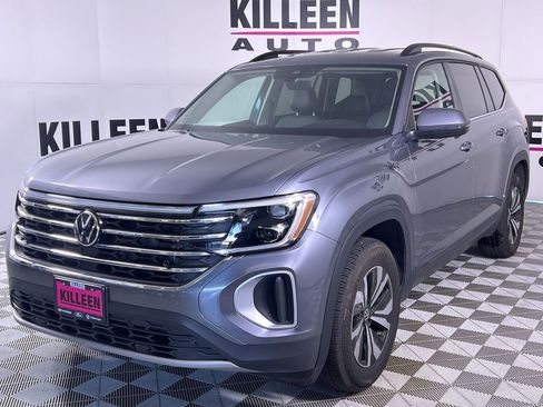 Used 2025 Volkswagen Atlas SE image 3