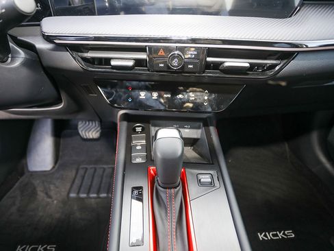 Used 2025 Nissan Kicks SR image 17