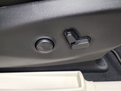 Used 2023 Chrysler Pacifica Limited image 28