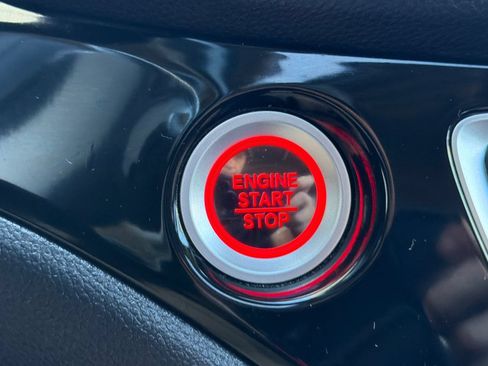 Used 2018 Honda Pilot Touring image 22