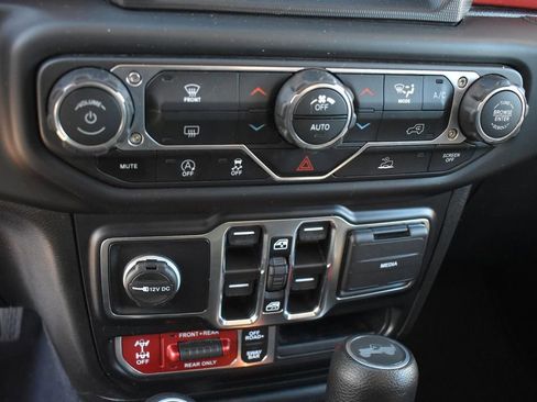 Used 2022 Jeep Wrangler Unlimited Rubicon image 32