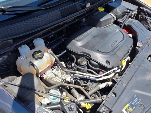 Used 2023 Chrysler Pacifica Limited FWD image 31