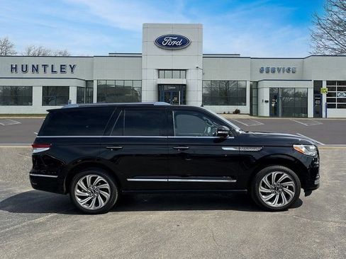 Used 2022 Lincoln Navigator Reserve AWD/4WD image 5