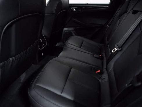 Certified 2026 Porsche Macan AWD/4WD image 36