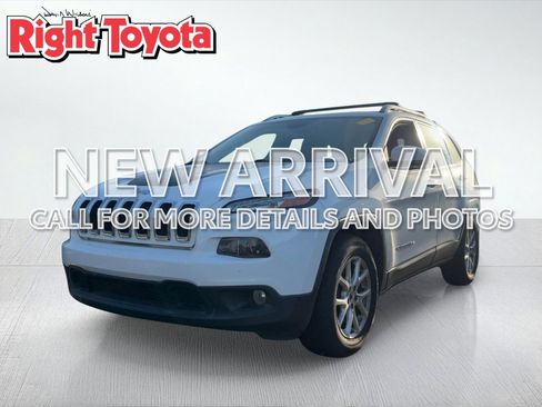 Used 2017 Jeep Cherokee Latitude w/ Safety/Convenience Group image 1