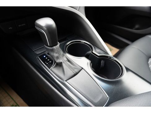 Used 2020 Toyota Camry SE image 25