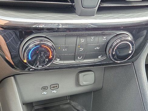 Used 2026 Buick Encore GX Sport Touring w/ Advanced Technology Package image 18