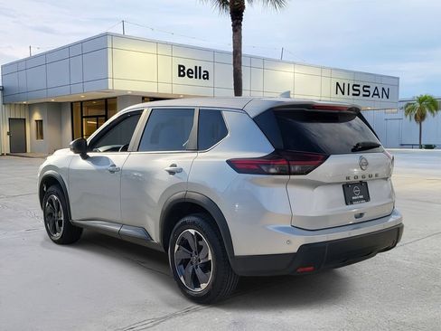 Certified 2025 Nissan Rogue SV FWD image 6