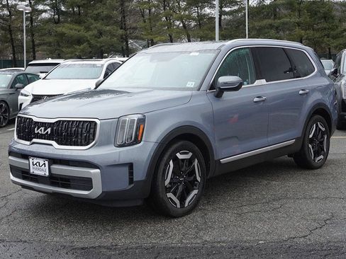 Used 2023 Kia Telluride EX image 11