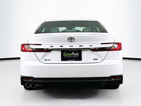 Used 2025 Toyota Camry SE image 7