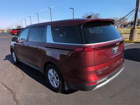 Used 2022 Kia Carnival LX image 4
