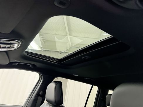 New 2025 Jeep Grand Cherokee L Altitude image 16