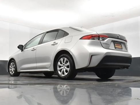 Used 2025 Toyota Corolla LE FWD image 12
