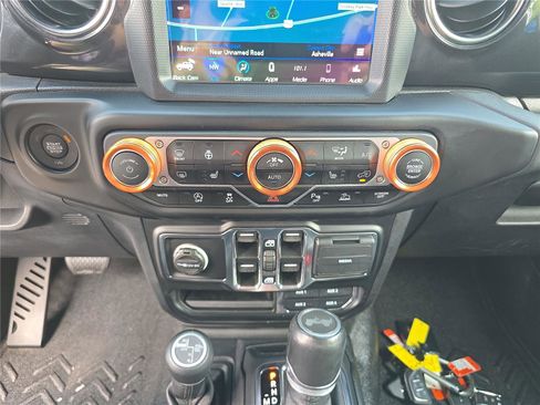 Used 2021 Jeep Wrangler Unlimited Sahara AWD/4WD image 28