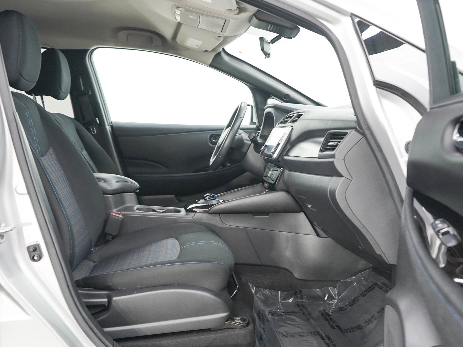 Used 2022 Nissan Leaf SV FWD image 11