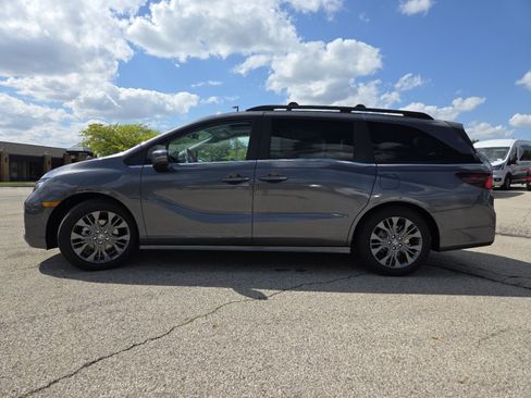 New 2026 Honda Odyssey Touring image 18