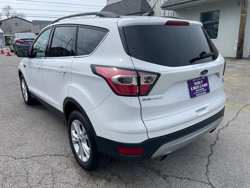 Used 2017 Ford Escape SE w/ Equipment Group 201A image 9