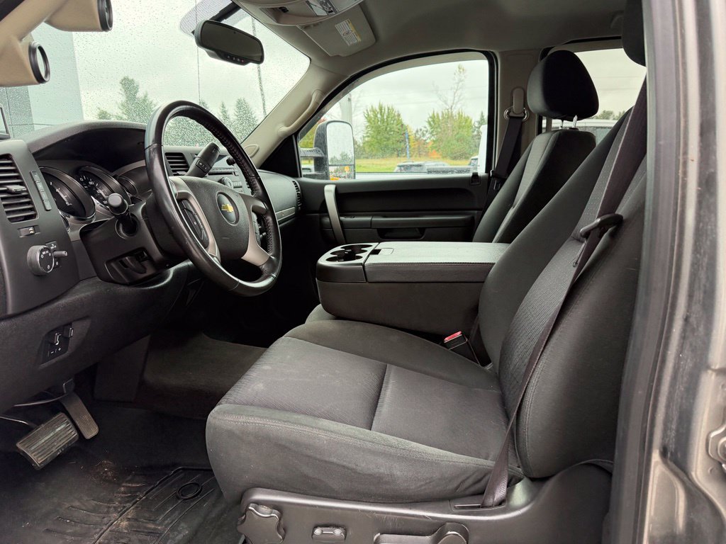 Used 2012 Chevrolet Silverado 2500 LT w/ Z71 Appearance Package AWD/4WD image 12