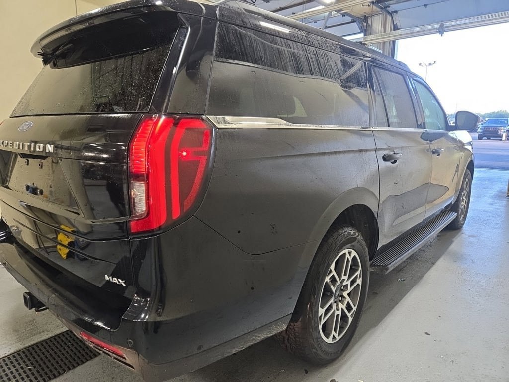 Used 2025 Ford Expedition Max Active AWD/4WD image 11