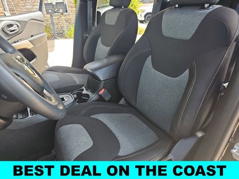 Used 2018 Jeep Cherokee Latitude FWD image 14