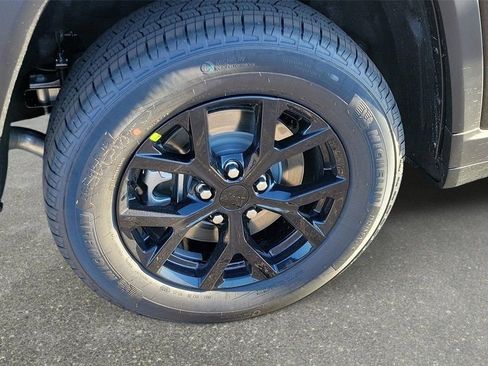 New 2025 Jeep Grand Cherokee L Altitude image 5