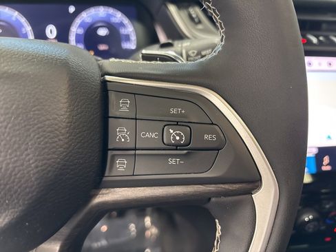 Used 2024 Jeep Grand Cherokee Limited w/ Black Appearance Package image 13