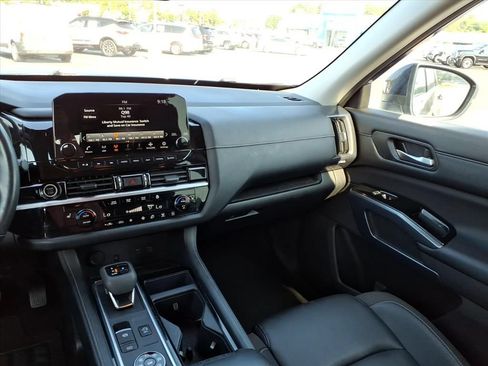 Used 2023 Nissan Pathfinder SL AWD/4WD image 25