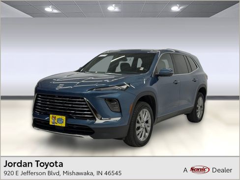 Used 2025 Buick Enclave Preferred AWD/4WD image 1