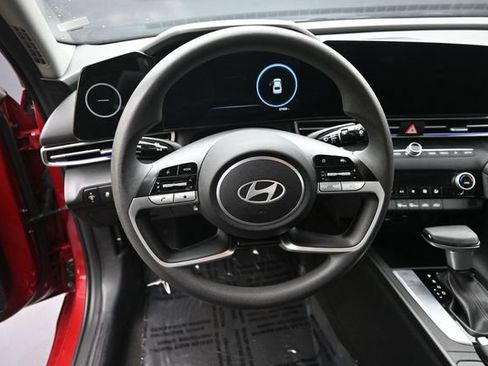 Used 2024 Hyundai Elantra SEL FWD image 17