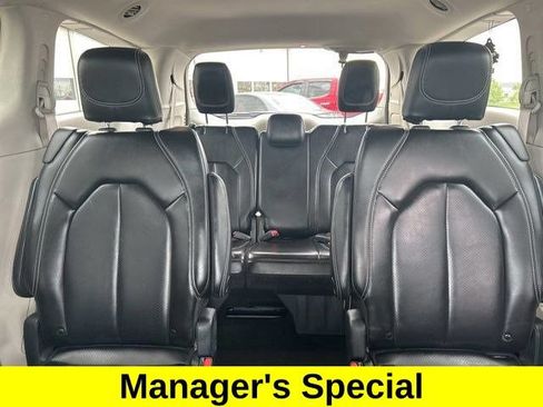 Used 2023 Chrysler Pacifica Touring-L FWD image 31