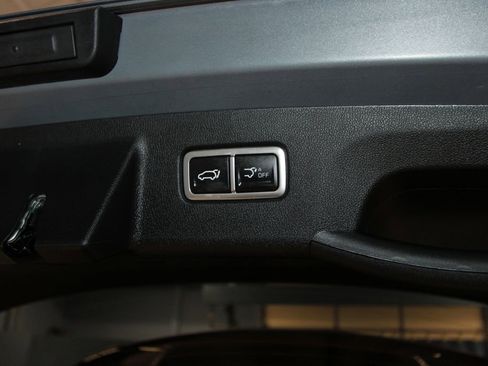 Used 2025 Kia Sorento SX image 39