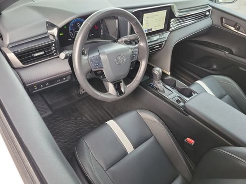 Used 2025 Toyota Camry SE FWD image 6