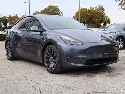 Used 2023 Tesla Model Y Long Range image 2