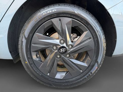 Used 2021 Hyundai Elantra SEL FWD image 11