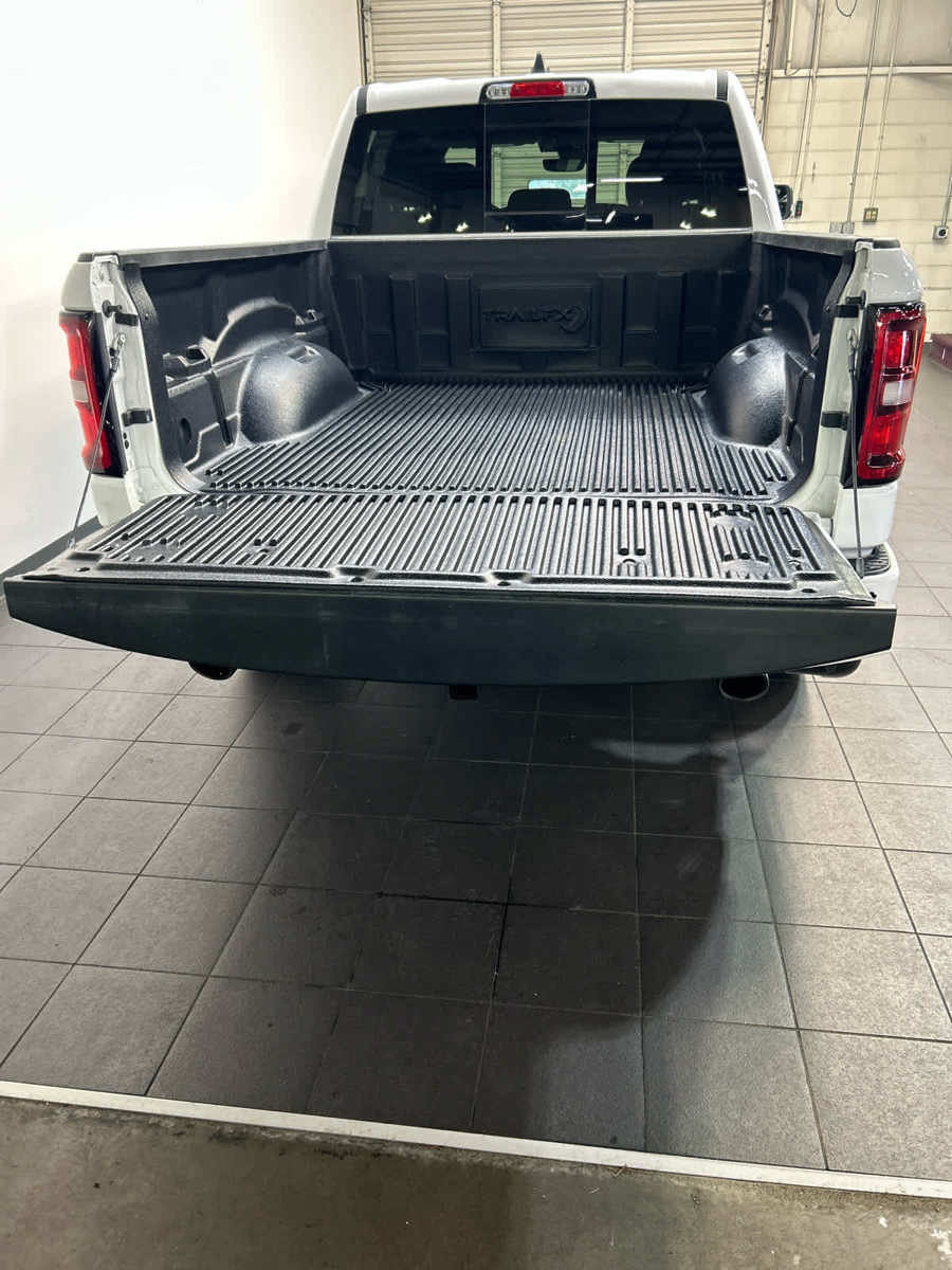 Used 2025 RAM 1500 Big Horn AWD/4WD image 30