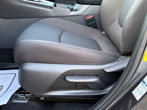 Used 2021 Toyota RAV4 LE image 14