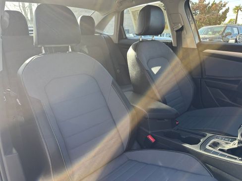 Used 2025 Volkswagen Jetta SE image 38