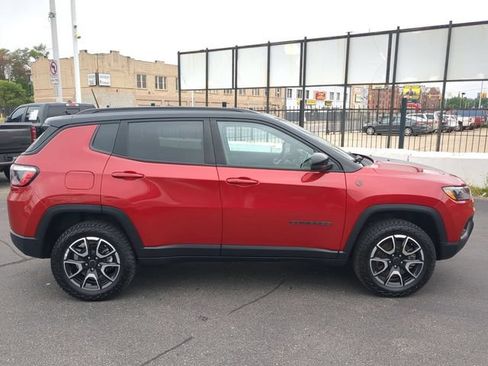 Used 2025 Jeep Compass Trailhawk AWD/4WD image 7