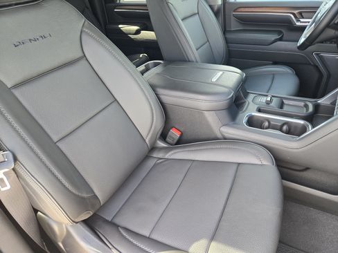 Used 2024 GMC Sierra 3500 Denali AWD/4WD image 10