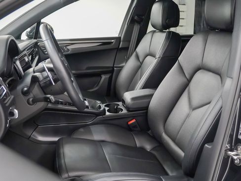Used 2025 Porsche Macan image 5