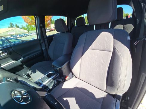 Used 2018 Toyota Tacoma TRD Sport RWD image 22
